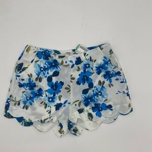 Flowered high waisted shorts